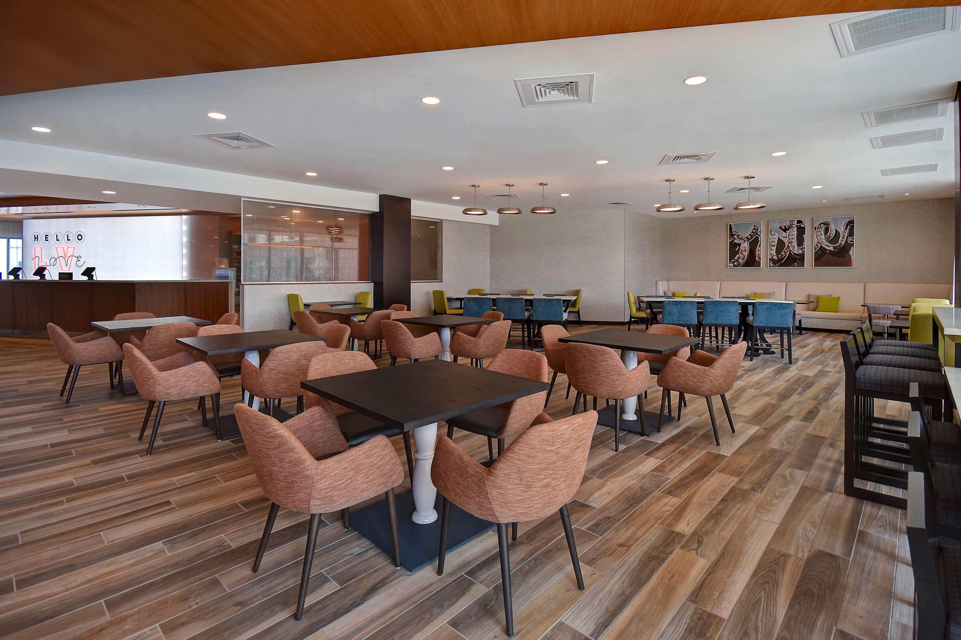 Hampton Inn & Suites Las Vegas Convention Center - No Resort Fee Exterior photo