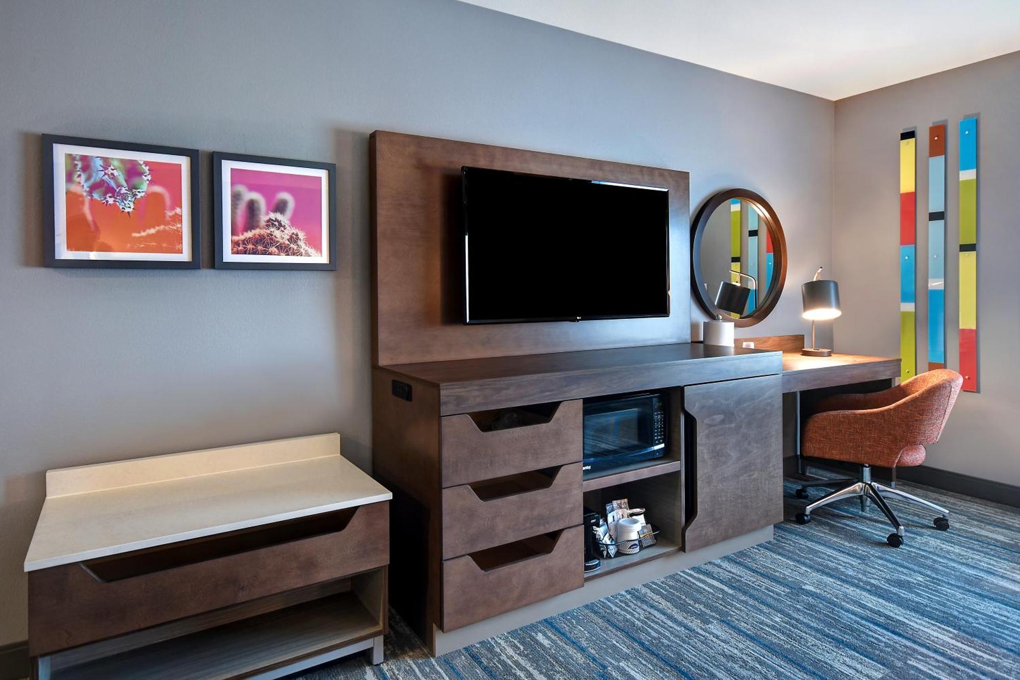 Hampton Inn & Suites Las Vegas Convention Center - No Resort Fee Exterior photo